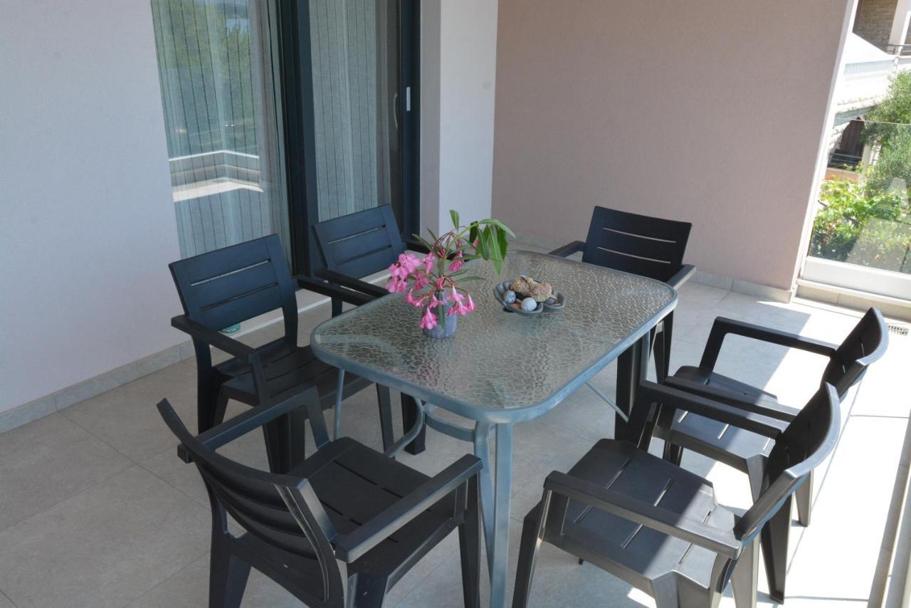 Sole Apartment Turanj Exterior foto